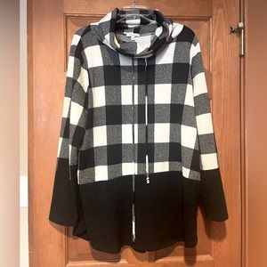 White Birch 2X Black and White Plaid Sweater